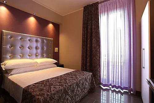 Hotel Five Milão 3*,