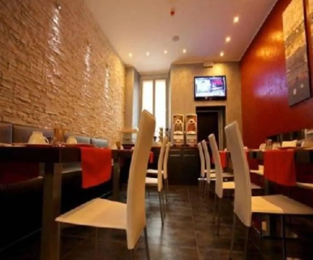 Hotel Five Milano 3*,